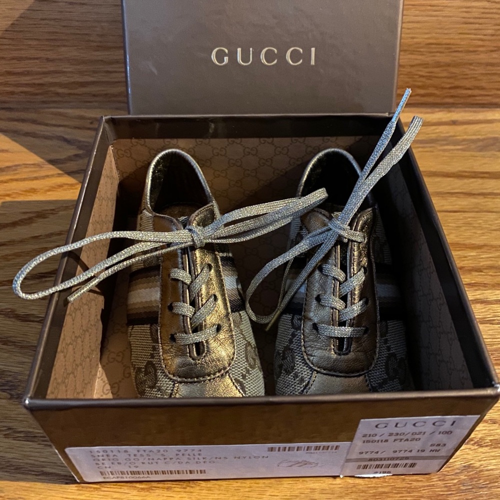 Gucci toddler/crib shoes-size 19